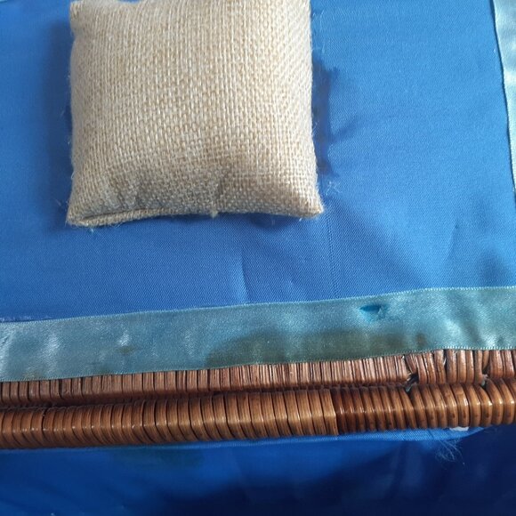 Vintage 1970s Colourful Sewing Box Craft Hobby Storage Wicker Basket - Picture 6 of 15